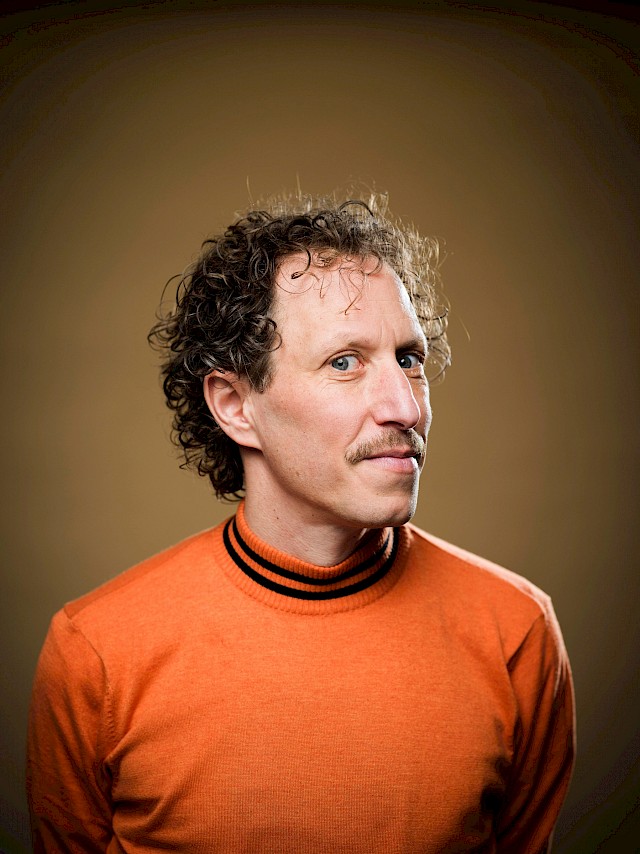 micha_wertheim_voor_twaalven_-_staand_-_fotografie_merlijn_doomernik.jpg