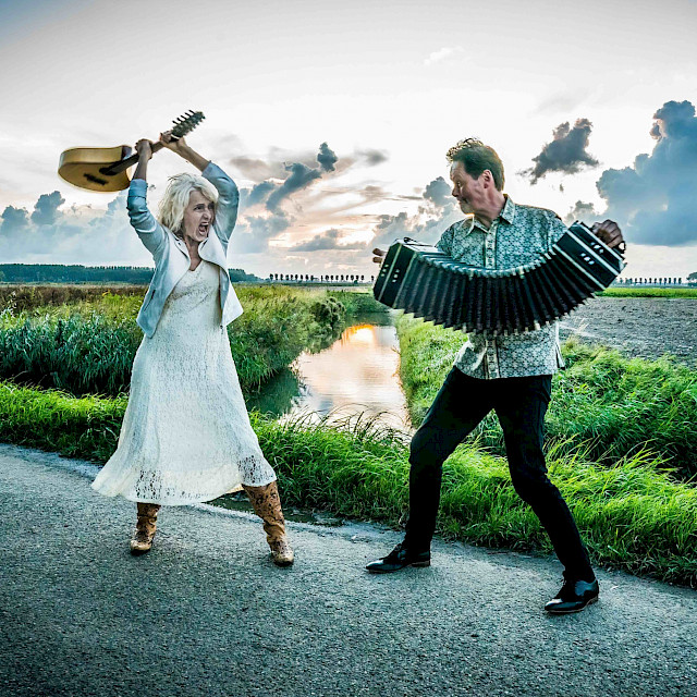 kik_-_leoni_jansen_en_carel_kraayenhof_-_melancholie_in_de_polder_2_-_foto_jaap_reedijk_-sq.jpg