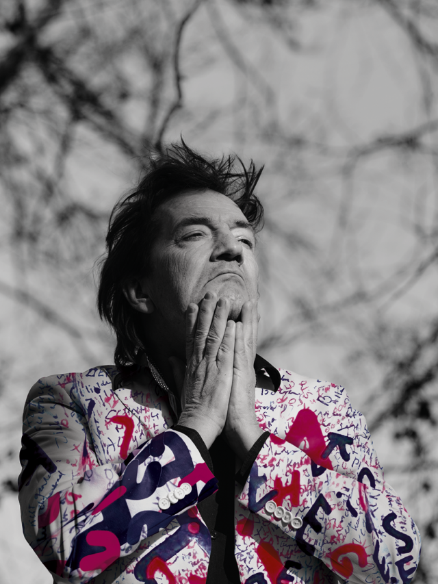 andre_manuel_de_eenzame_ziel_staand_fotocredits_roger_cremers_1.png