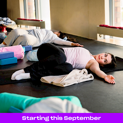 Hatha Yoga: Gentle Evening Flow - Claudia Holvast